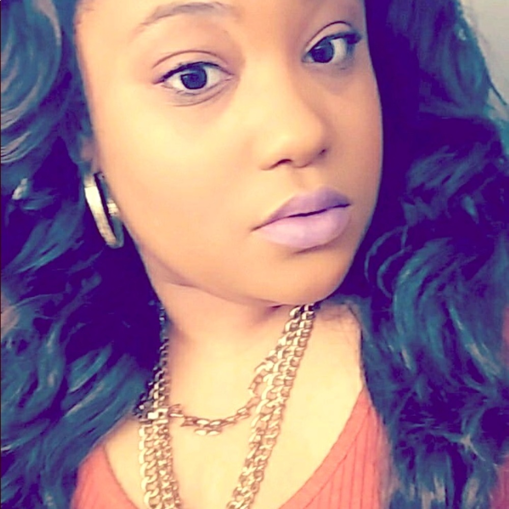 Meet your Posher, Deidra